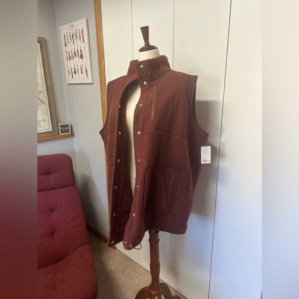 NWT: Tech Vest in Maroon